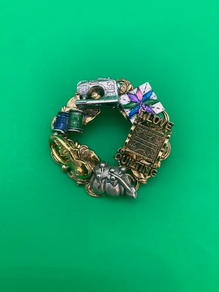 Vintage Quilting Supply Themed Wreath Brooch - I Love Quilting