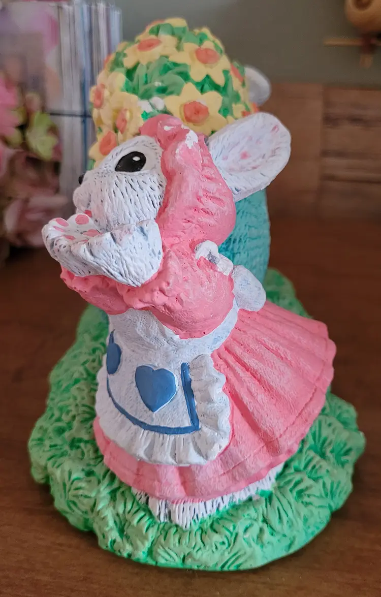 Vintage Accents Unlimited Inc. Easter Bunnies with Heart c.1995 - As Is