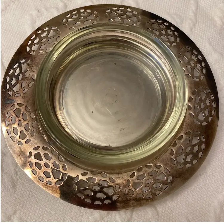 ONEIDA SILVERSMITH ORNATE 2 PIECE CANDY DISH WITH GLASS INSERT (ALSO CALLED CONDIMENT DISH, JELLY DISH, TRINKET DISH, or CAVIAR SERVER)