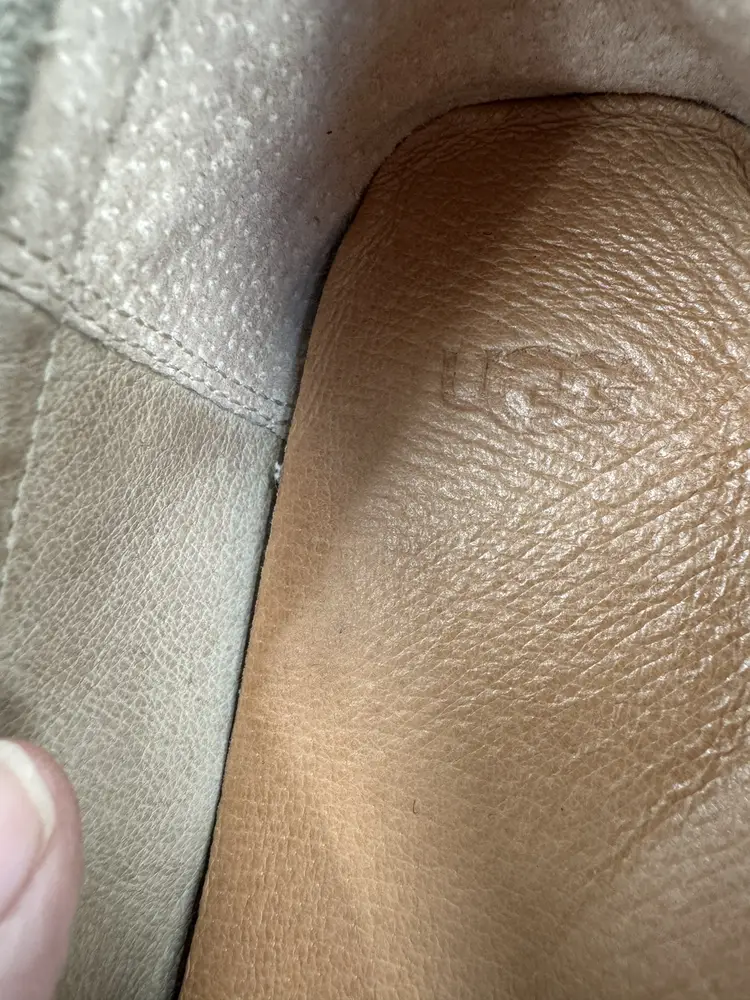 Ugg Comfy Tan Suede Loafers Size 8