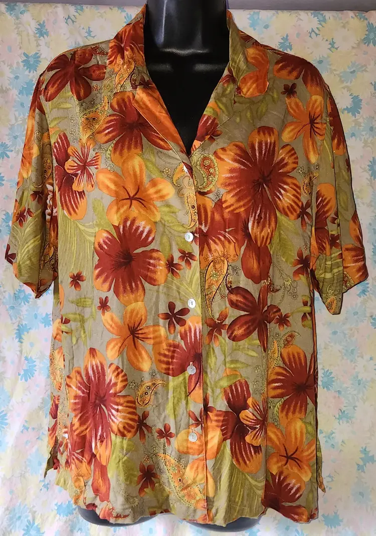 ✨️"SARAH BENTLEY" HAWAIIAN STYLE RAYON BUTTON SHIRT✨️