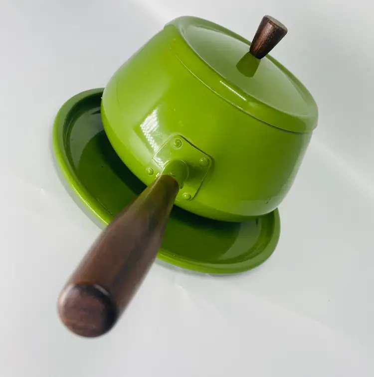 Avocado Green Enamel And Wooden Handle Mcm Fondu Pot With Underplate Made In Japan