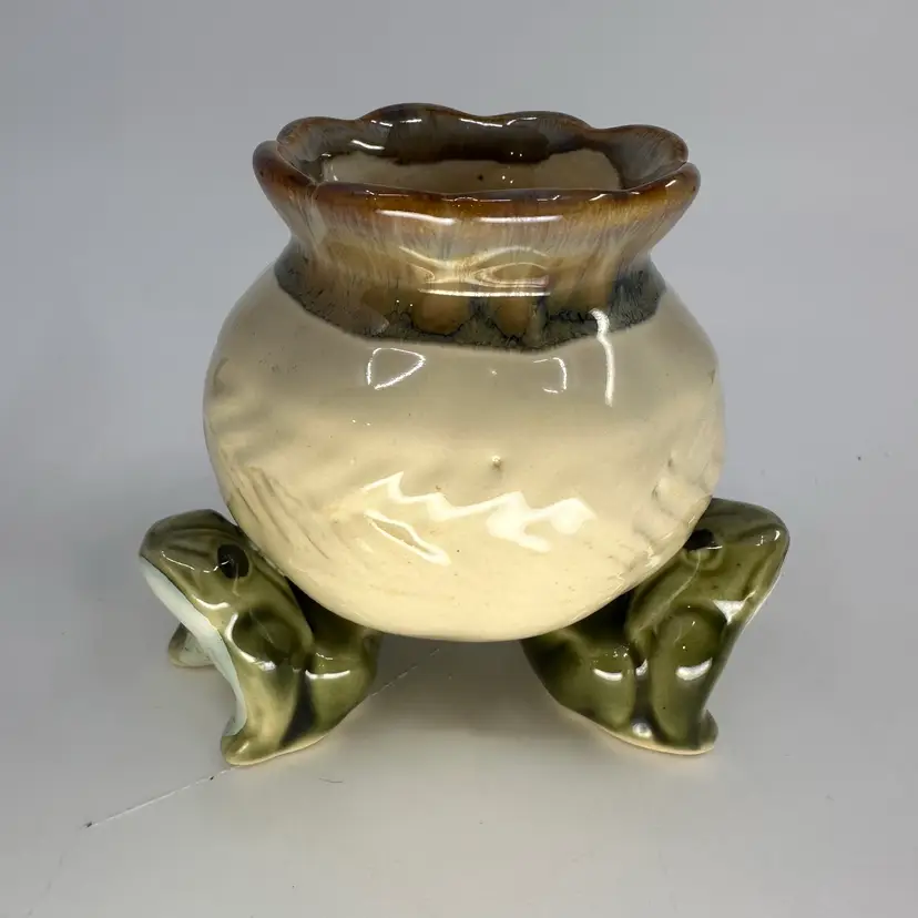 Small Planter With Frogs For Legs