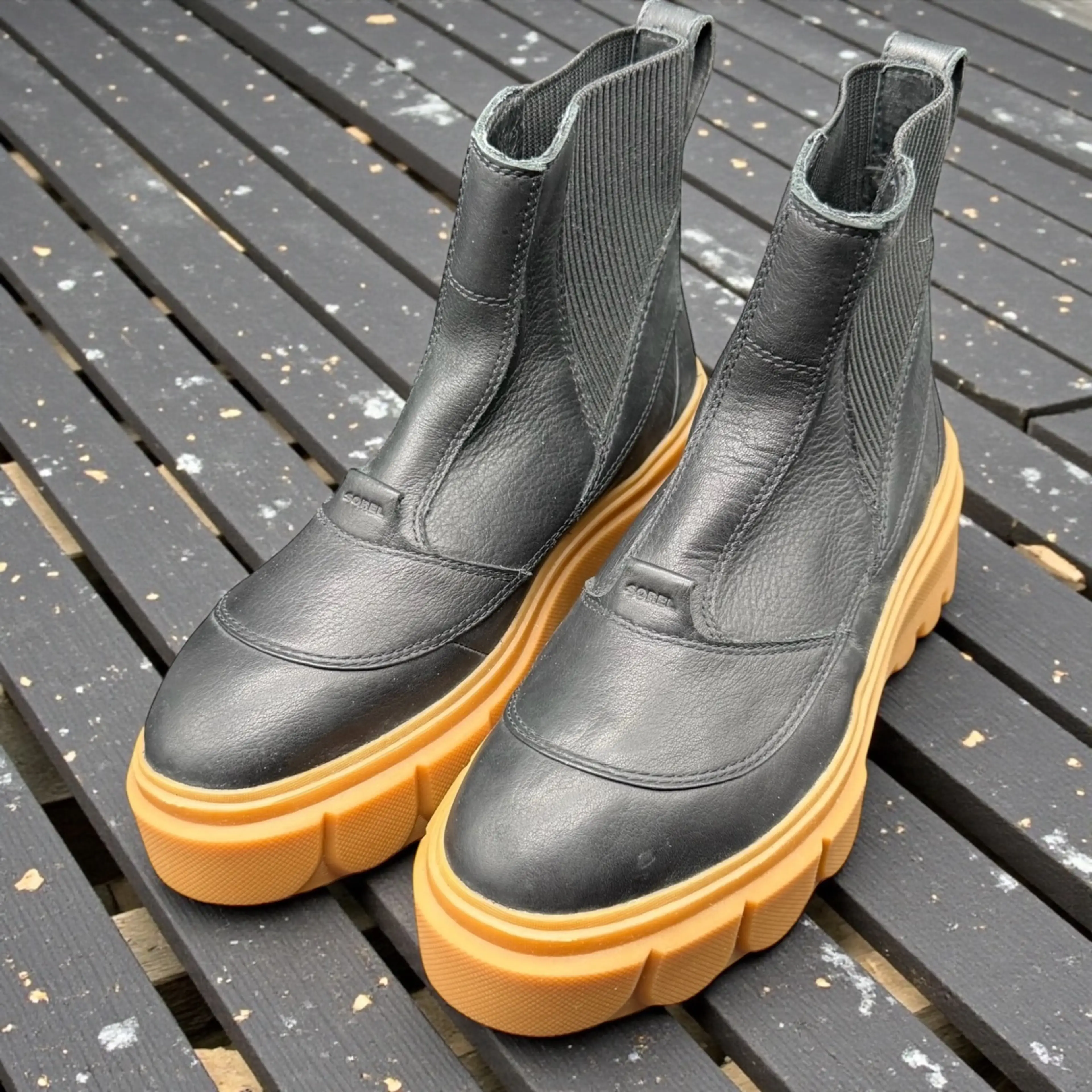 SOREL Women's Caribou X Chelsea Waterproof Boots Platform Lug Sole Sz 8.5 Black