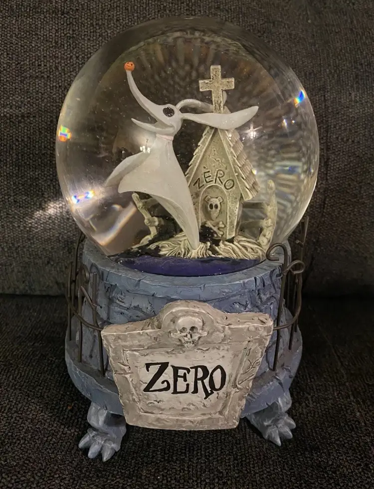 Disney Nightmare Before Christmas Zero Snowglobe Snow dome Music Box