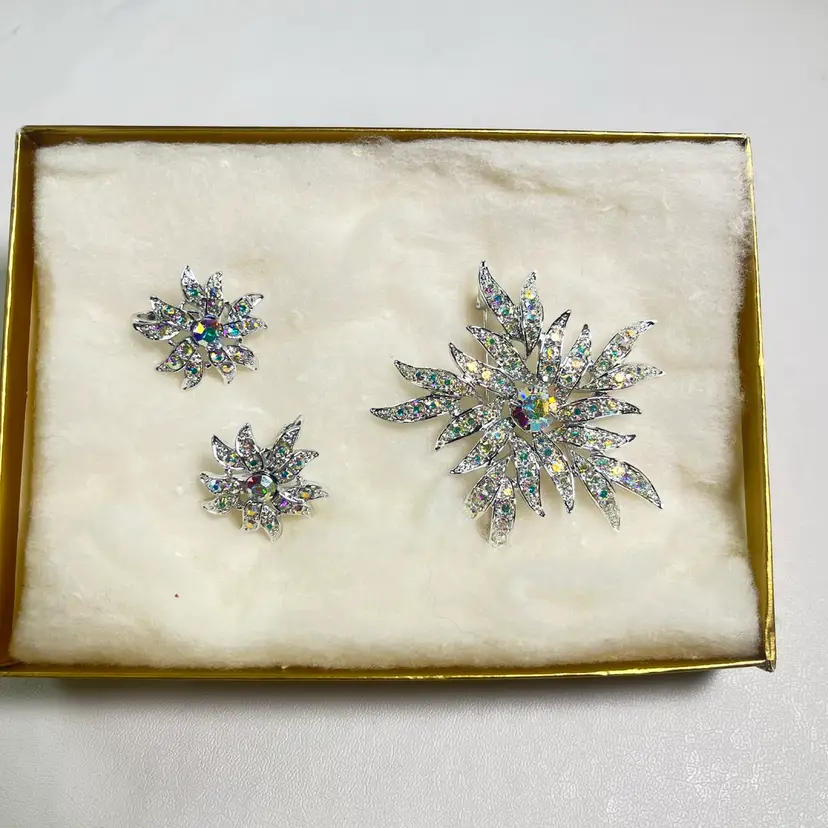 Vintage Sarah Coventry "Aurora Blaze" (1967) Brooch & Earrings Set