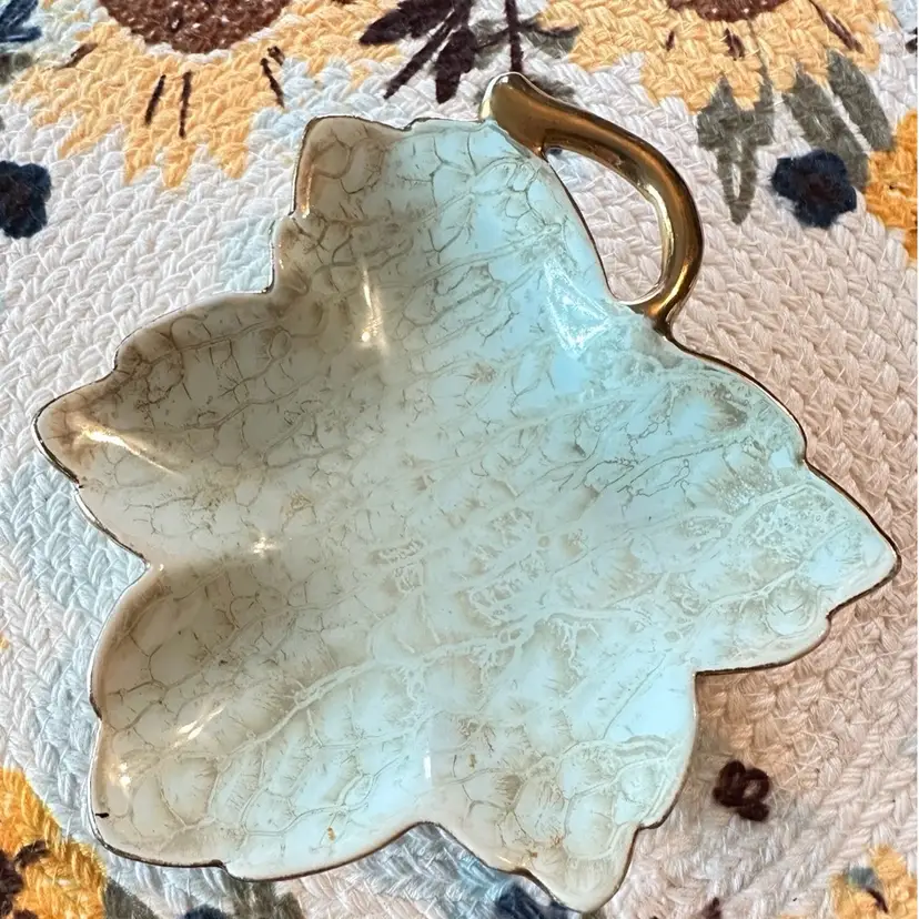 VTG MCM HANPAINTED DELFT HOLLAND TURQUOISE & GOLD CERAMIC LEAF TRINKET DISH