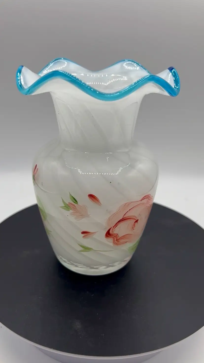 VTG SWIRL VASE