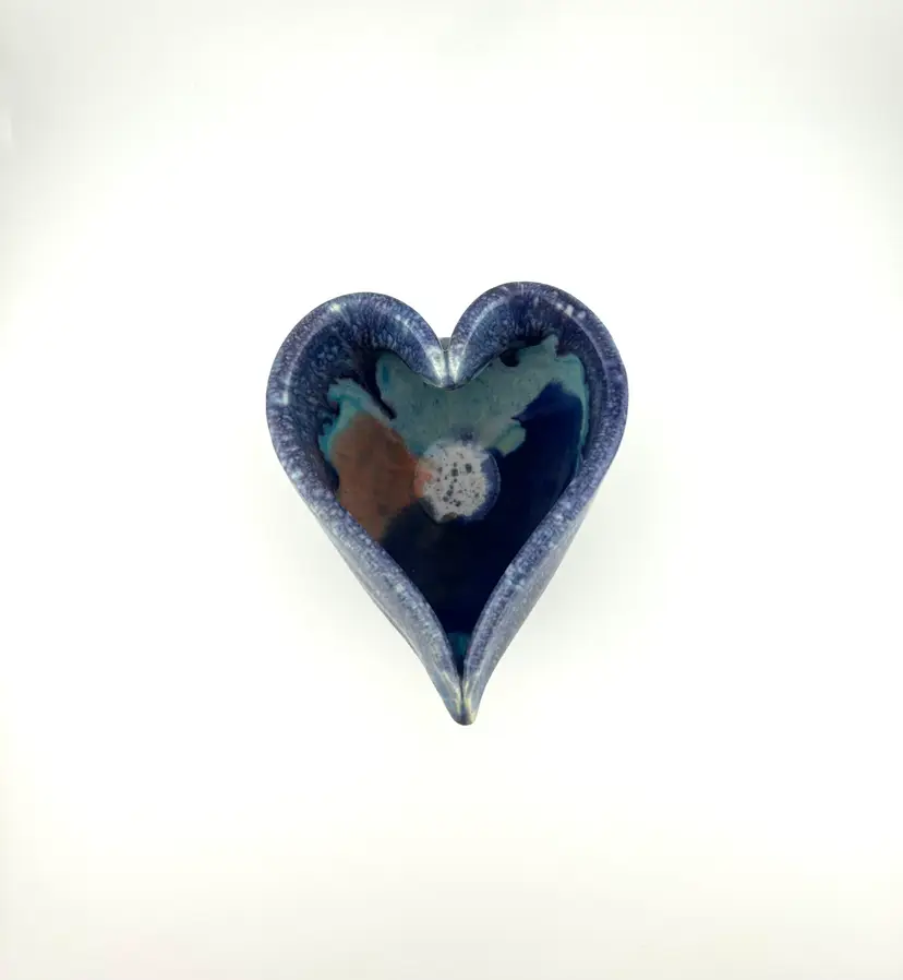 Vintage Lisa Howe Studio Pottery Heart Bowl 5”x 4”x 3.25”