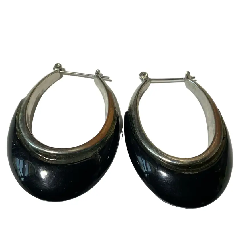 Vintage Costume Jewelry Hoop Black And White Enamel On Silver Tone Metallic Post Earrings 