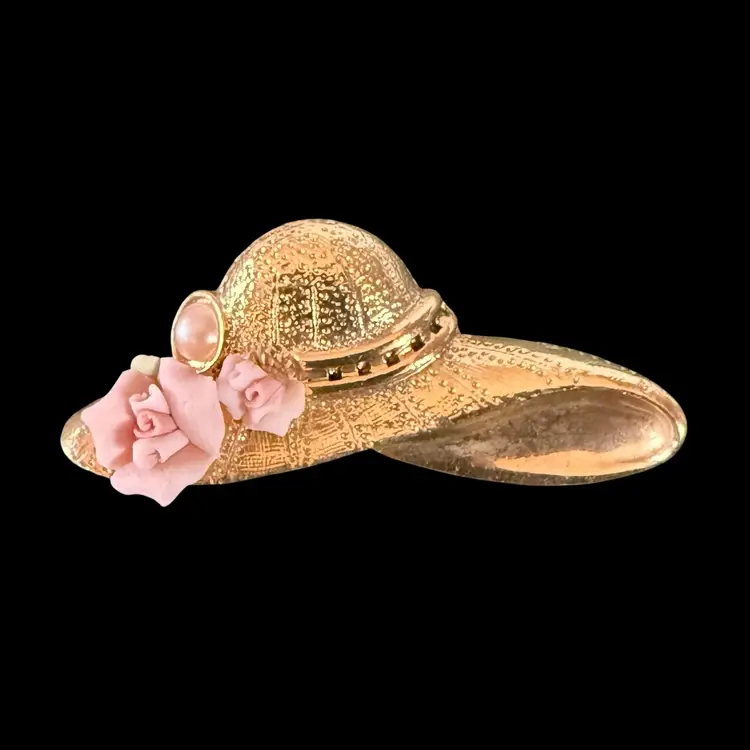 #01 - 1928 Gold Tone Fashion Ladies Hat Brooch Pin With Pink Ceramic Flowers And Pearl