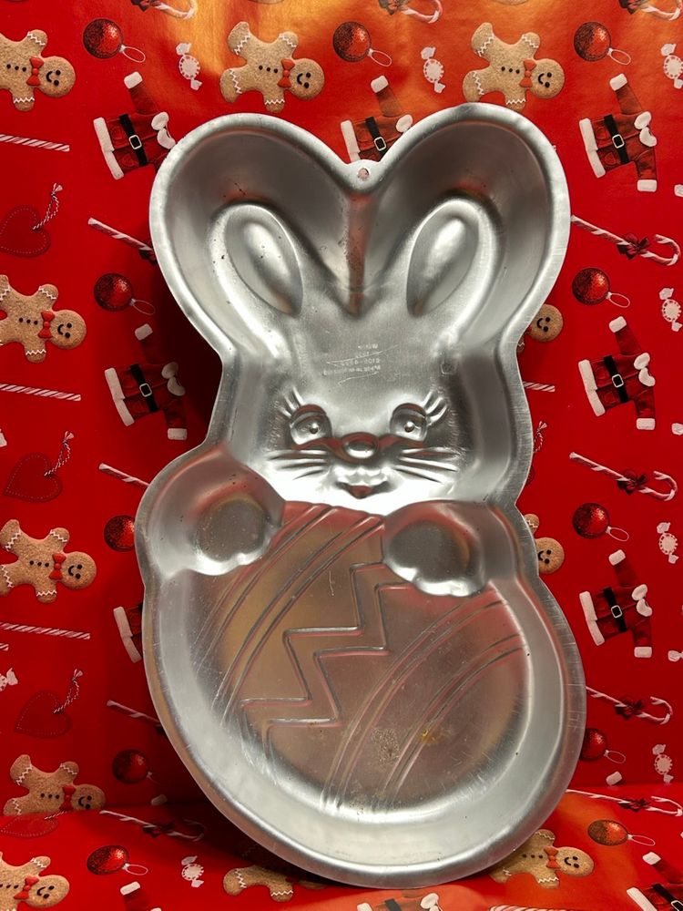 Vintage Wilson Bunny Peek A Boo Cake Pan