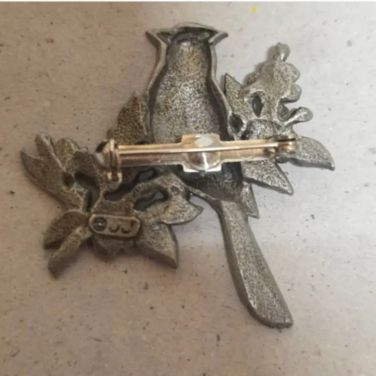 JJ Jonette Jewelry Co. Silver Pewter Tone Cardinal Brooch Pin Signed