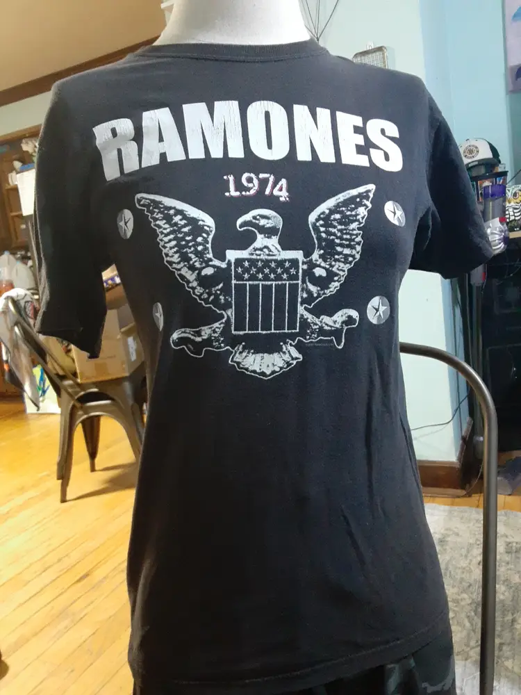 Ramones t-shirt 1974 Eagle Size Small preowned
