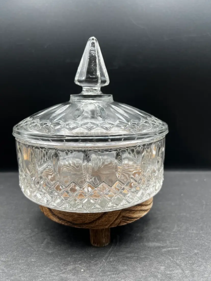 #570A Vintage Indiana Glass Clear Princess Cut Diamond Point Candy Dish With Lid