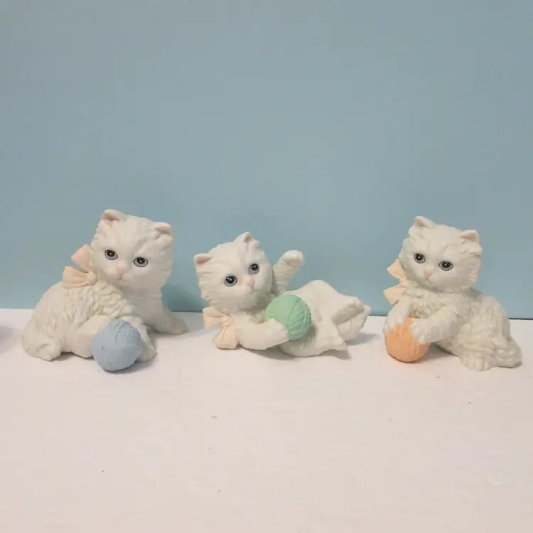 lot of 3 vintage Homco white Persian cat figures with yarn balls kitty kittens figurines