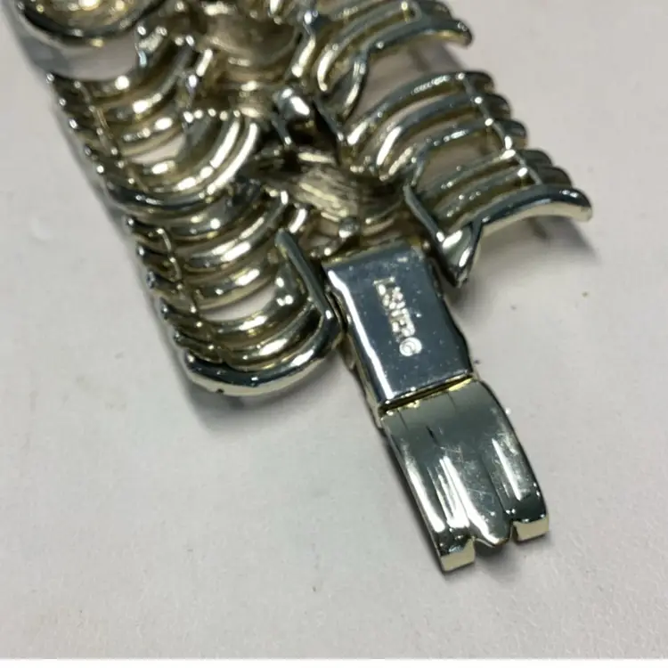 Lisner Goldtone 1” Wide Bracelet 7” Great Condition