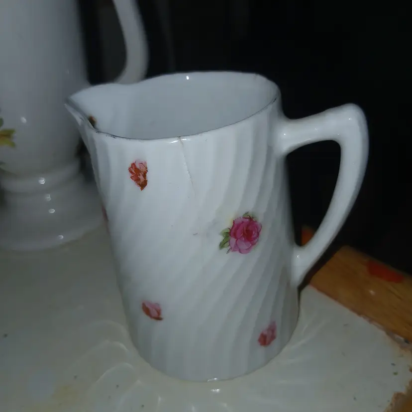 Vintage swirl creamer dish