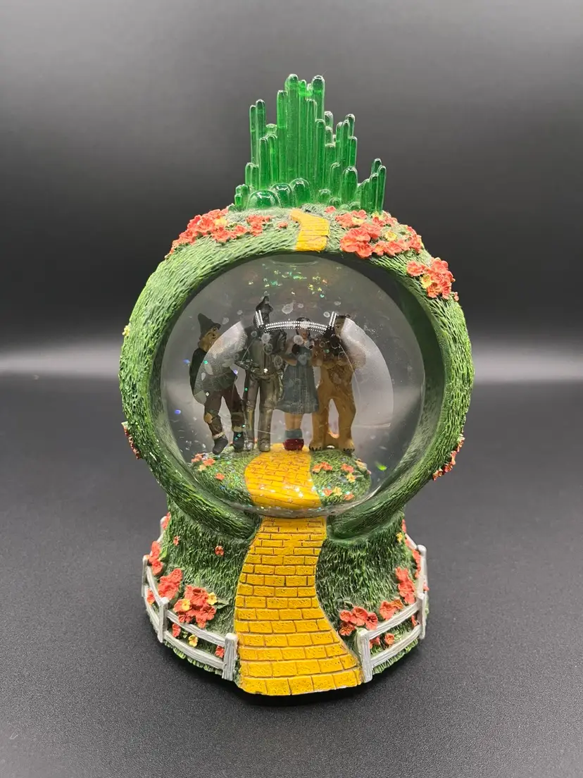 #30 Wizard Of Oz “Emerald City” Musical Snow Globe 8” Works!