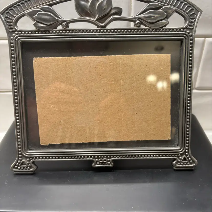 Ornate Silver Tone Metal Picture Frame Easel Back Leaf Crest 5x7