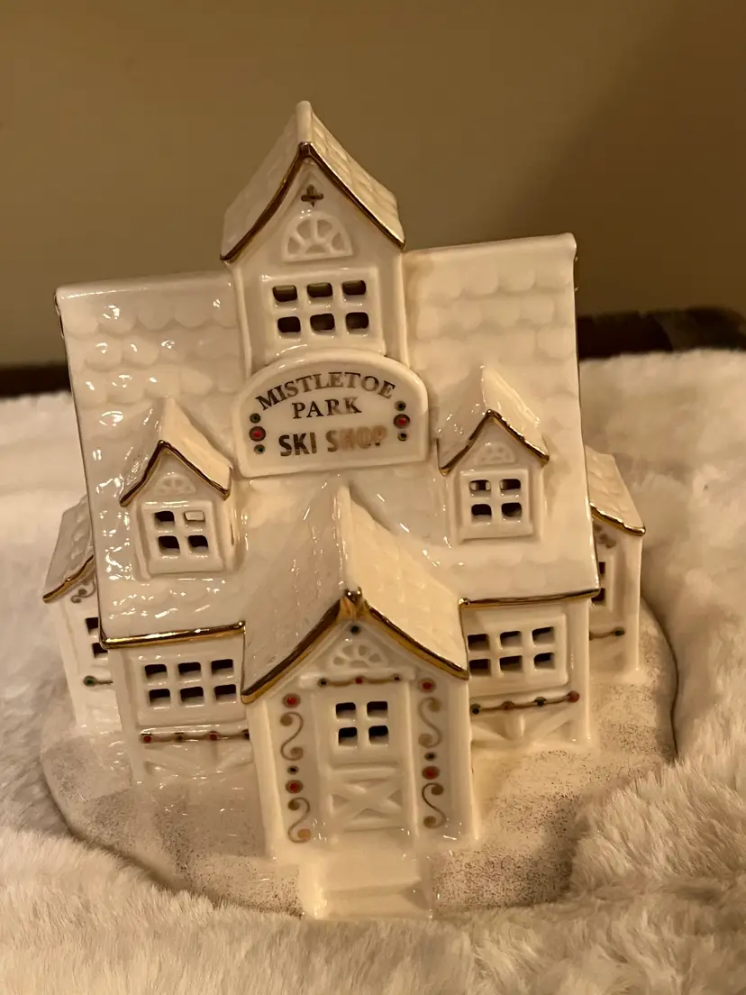 Lenox Mistletoe Ski Shop