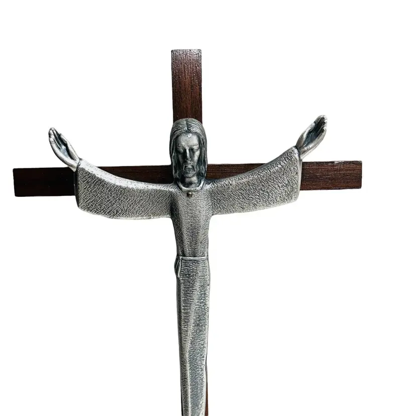 Crucifix Walnut Wood Silver Toned Pewter Risen Christ Corpus Christian Cross