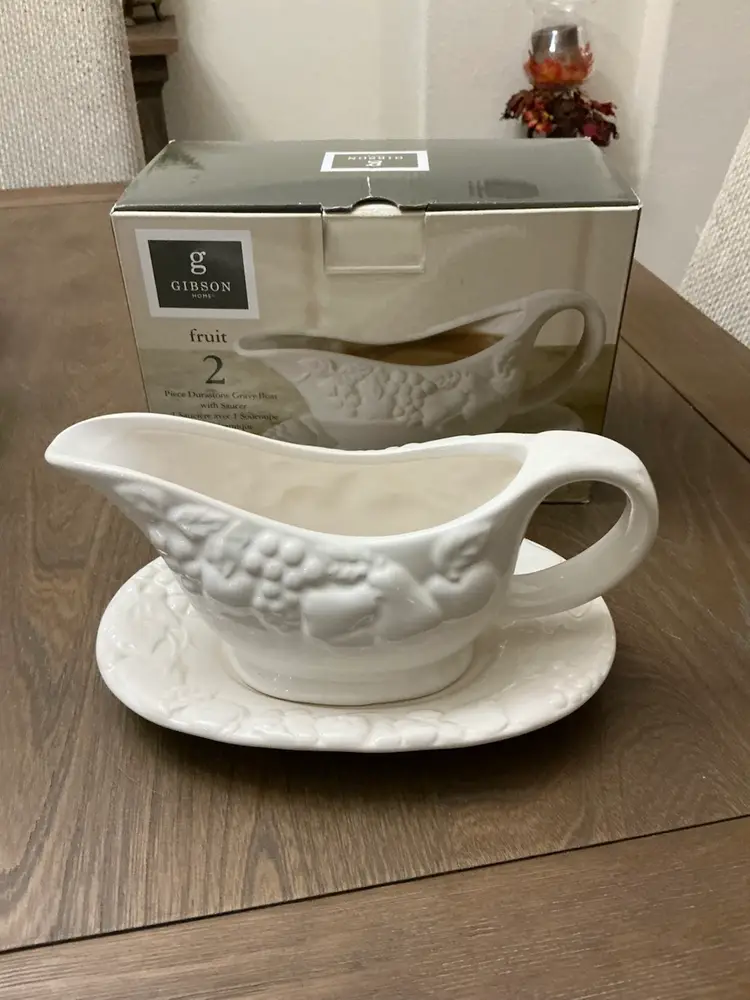 Gibson 2 Piece Ceramic Gravy Boat Set