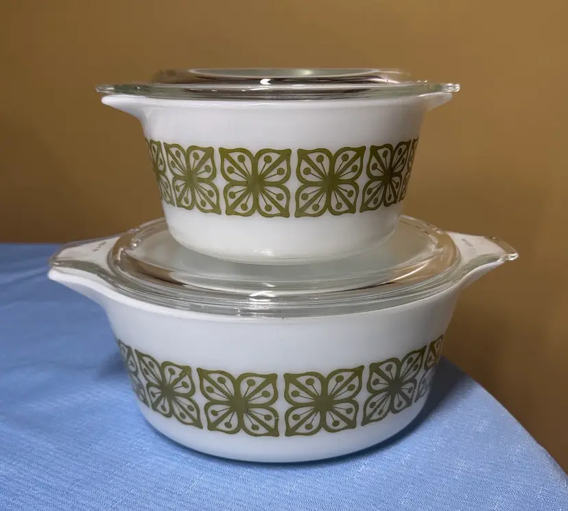 PYREX Verde Green Square Flowers Casserole Set with Lids 473 and 475b