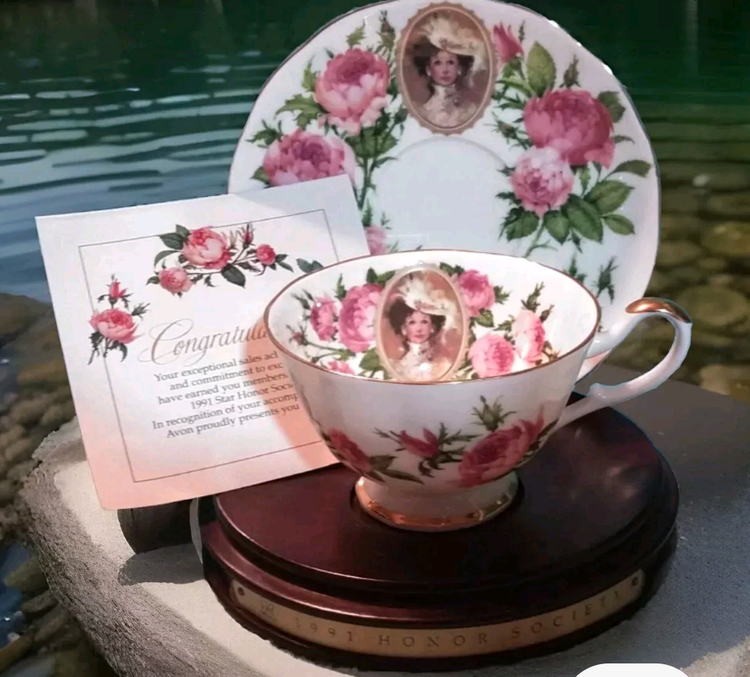 1991 Avon 
Honor Society
Tea Cup An Saucer 
Award 
Mrs P.F.E Albee