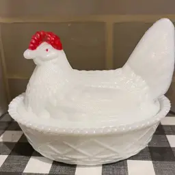 Vintage Westmoreland Milk Glass Med Hen on Nest Dish With Lid 5.75” x 4” x 4.5”