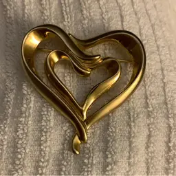 J011 - Gold Tone Heart Brooch Pin
