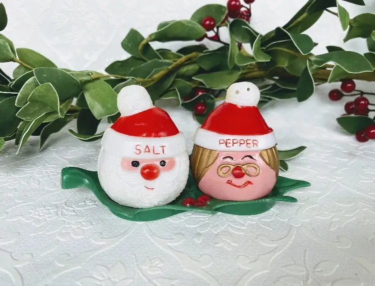 Vintage Christmas Salt Pepper Shaker Set Mr Mrs Santa Holly Tray
