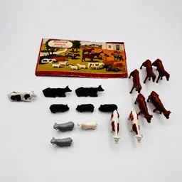 Plasticville USA Barnyard Animals 16 Pieces Cows Sheep Horse Pigs Scaled to 0