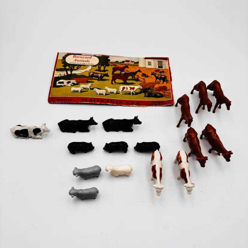 Plasticville USA Barnyard Animals 16 Pieces Cows Sheep Horse Pigs Scaled to 0
