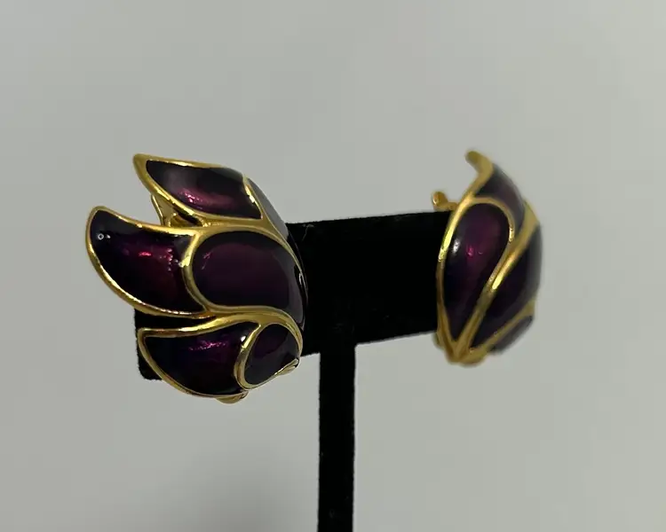 Vintage Trifari Gold Tone Purple Enamel Scallop Edge Clip on Earrings
