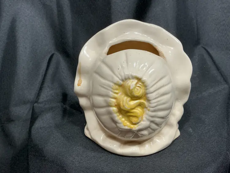 #7 Hull USA 62 Pottery Bonnet Baby Planter