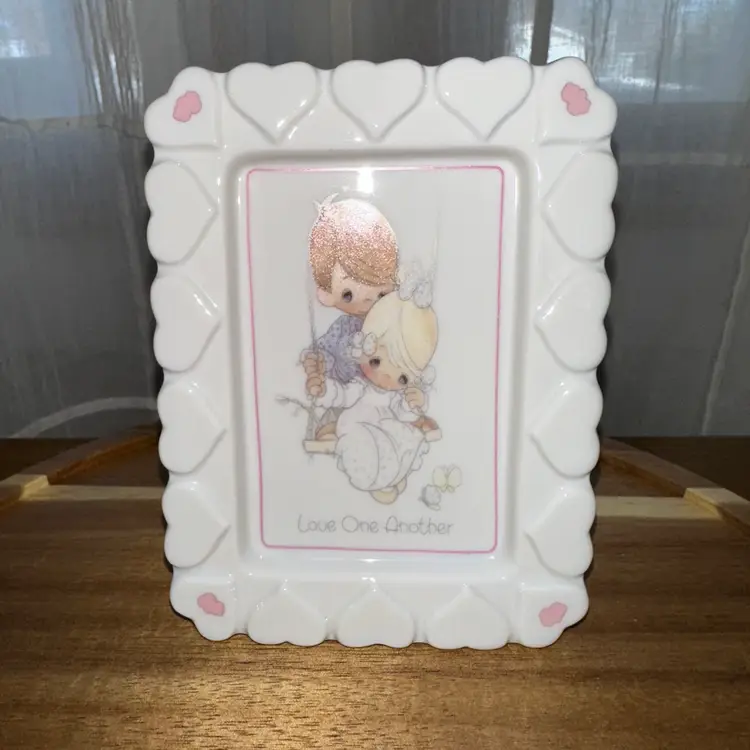 Niki-Vintage Precious Moments "Love One Another"