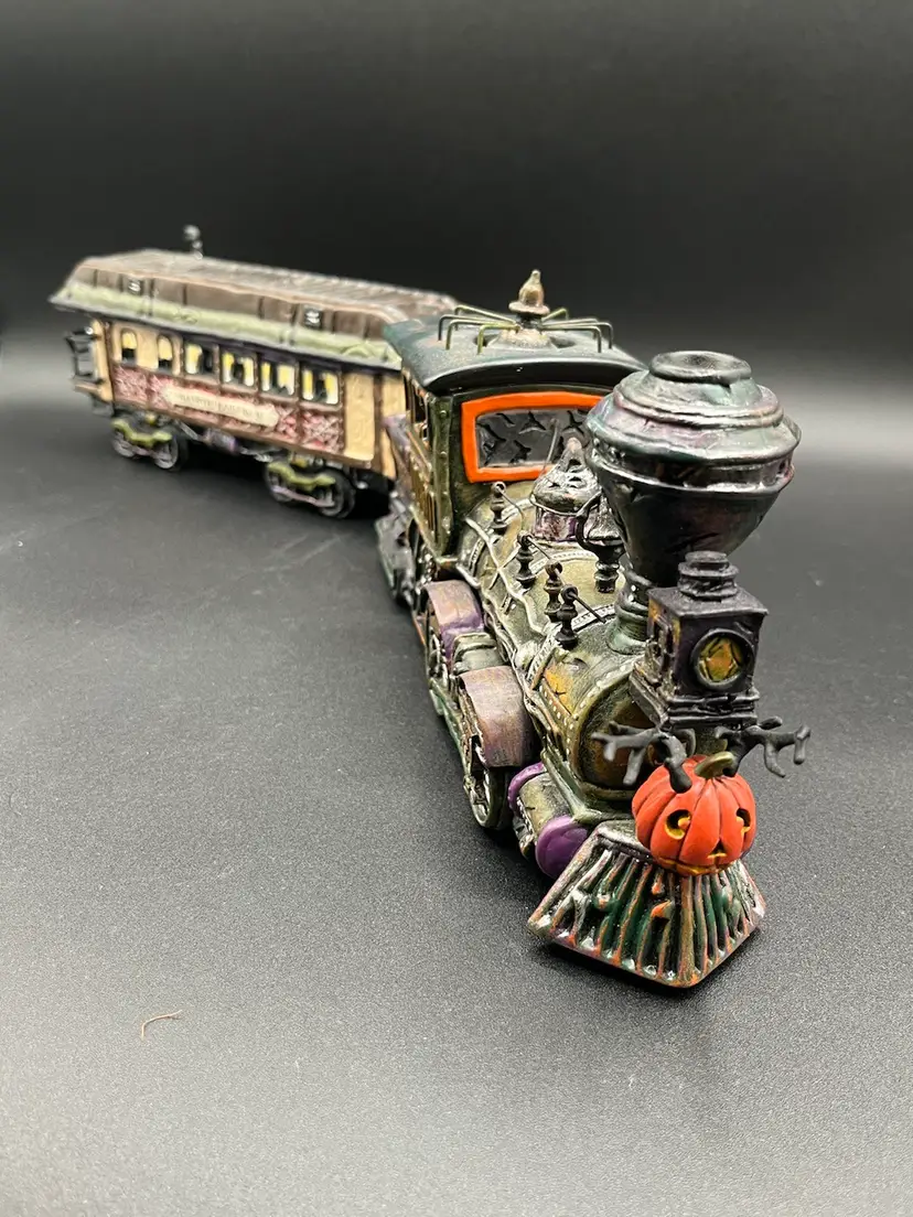 Dept 56 Glowy & Lighted “Haunted Rails No 13” Ceramic Spooky Engine & Sleeper Car Train 🚂