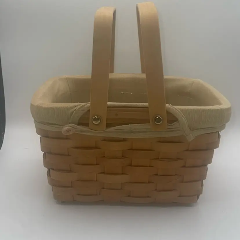 Taskers Renaissance Double Handled Basket With Cloth Interior Note Chip