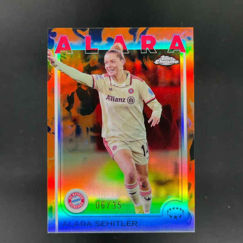 Alara Sehitler 2024/25 Topps Chrome UWCL Inferno /35 Bayern Soccer Card