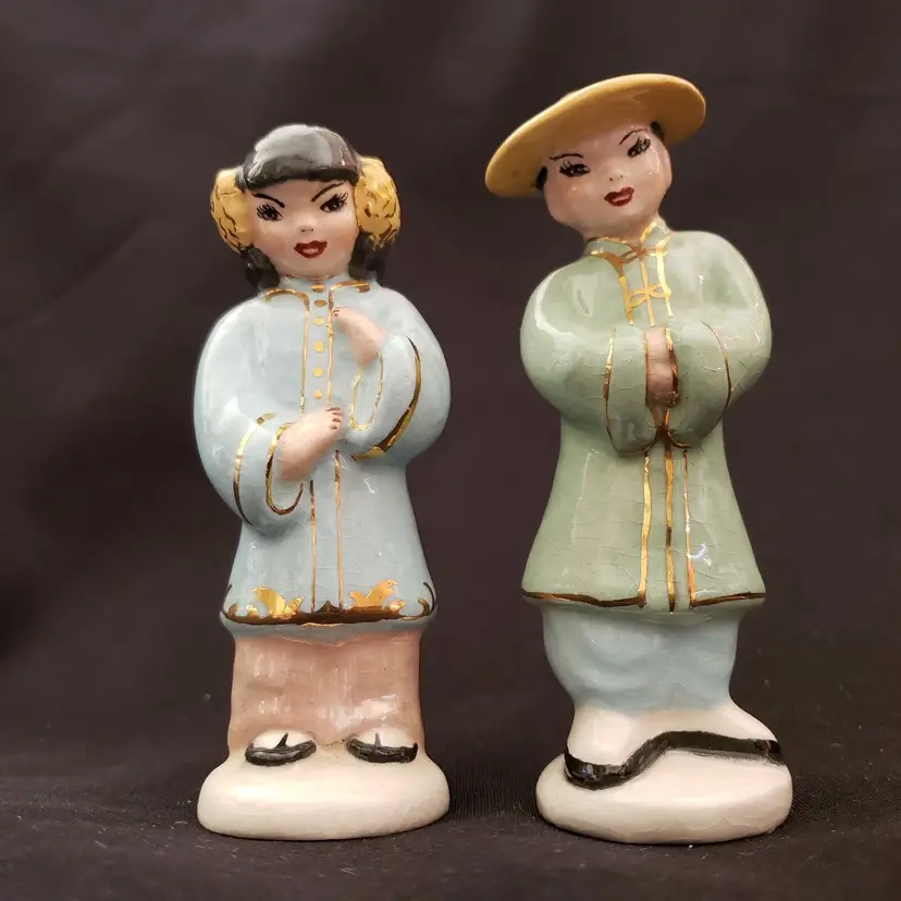 Asian Couple Figurines Porcelain set of 2 - 1940s-1950s hat man 4⅛" tall