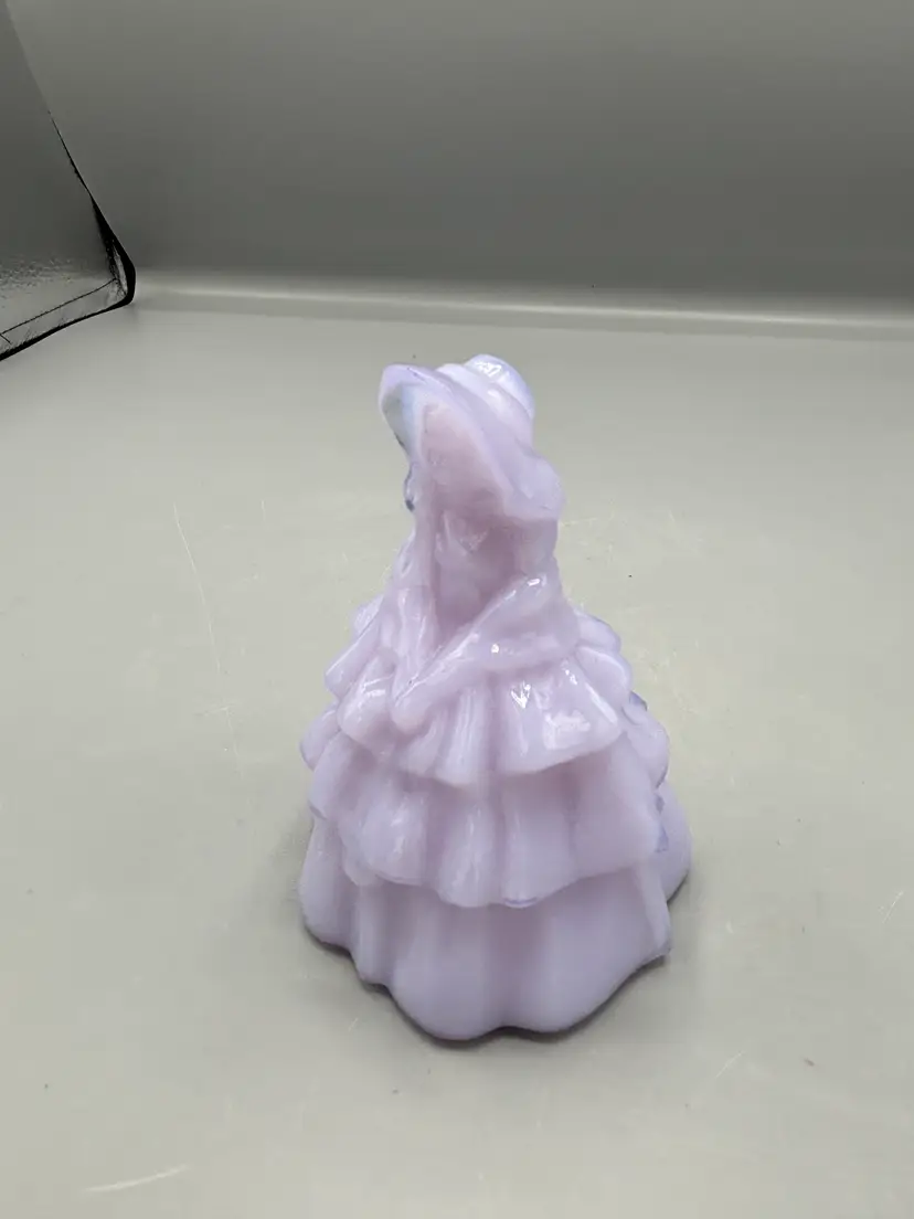 Vintage Boyd glass figurine  "Louise" Lavender