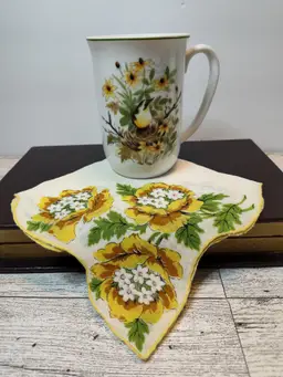 3👑Yellow Floral Cup & Hankie Set