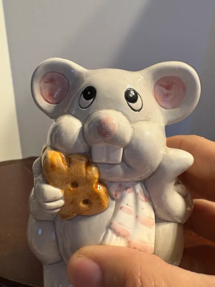 Mouse Paresean/Baking Soda Fridge Shaker