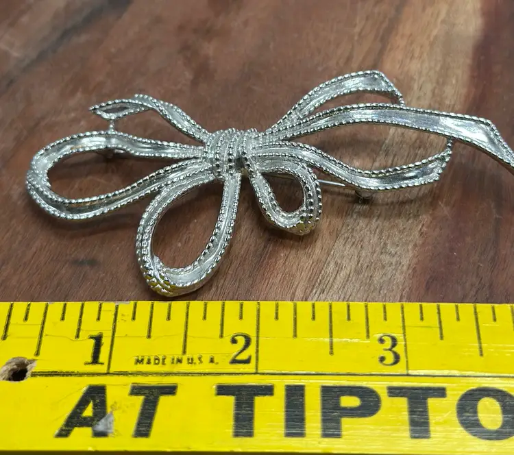 Vintage Trifari Silver Tone White Extra Large Ribbon Bow Brooch Pin Lapel