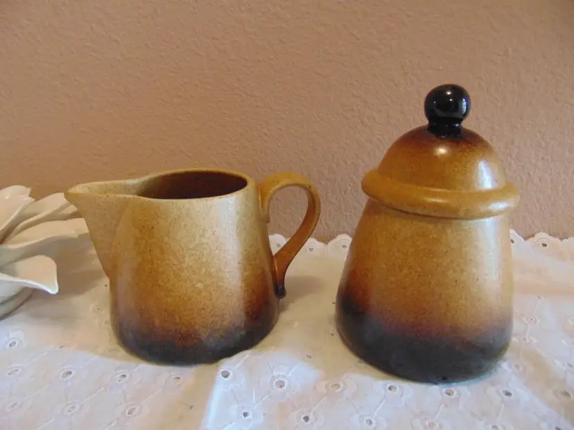 Beautiful vintage preowned pottery craft stoneware creamer and sugar bowl with lid set
