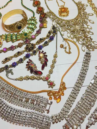 Vintage Jewelry Show With Cait