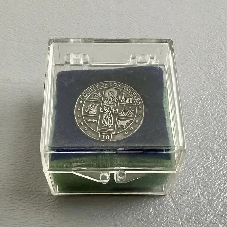 Vintage County Of Los Angeles California 10 Year Service Award Lapel Pin Cross