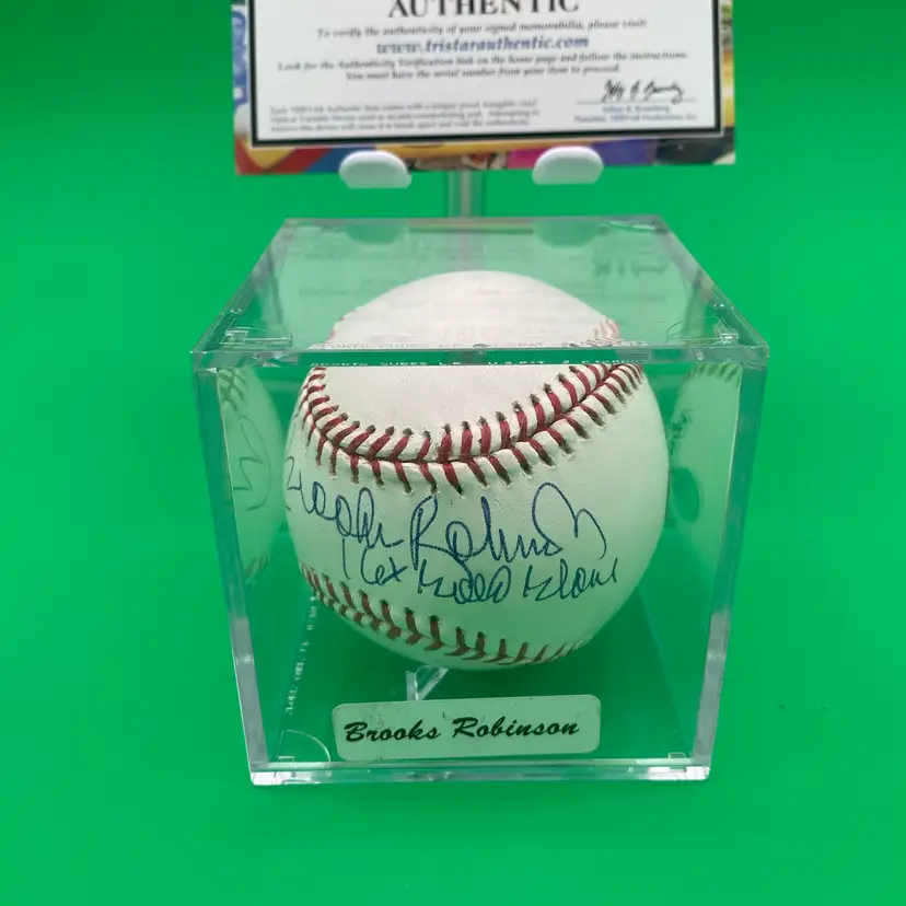 Brooks Robinson 16x Gold Glove Autographed Major Leage Baseball w/ COA & Case