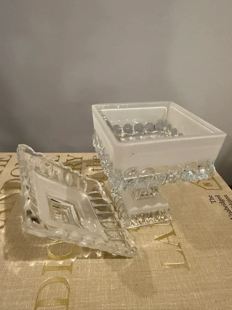 Vintage Jeannette Glass Candy Dish